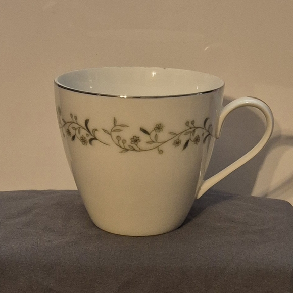 Vintage Towne House Tea Cup Greenbriar #2686, Floral Stoneware, Retro Kitchenwar - Picture 2 of 5